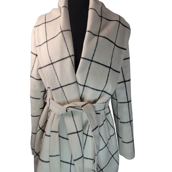 Chic White & Black Plaid Wrap Coat – Timeless Elegance Meets Modern Style - Picture 4 of 4